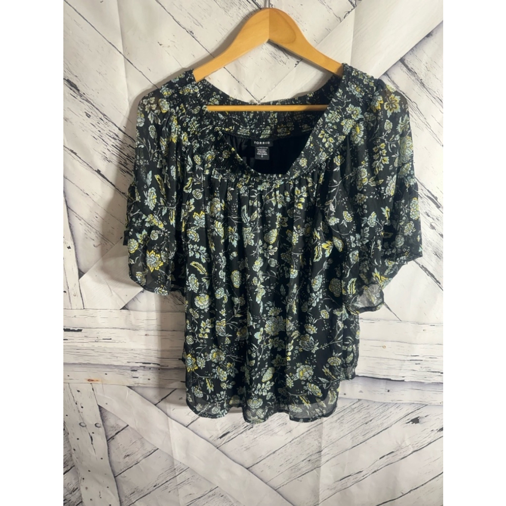 Women's Torrid Floral Blouse Size 0 (Large) Black